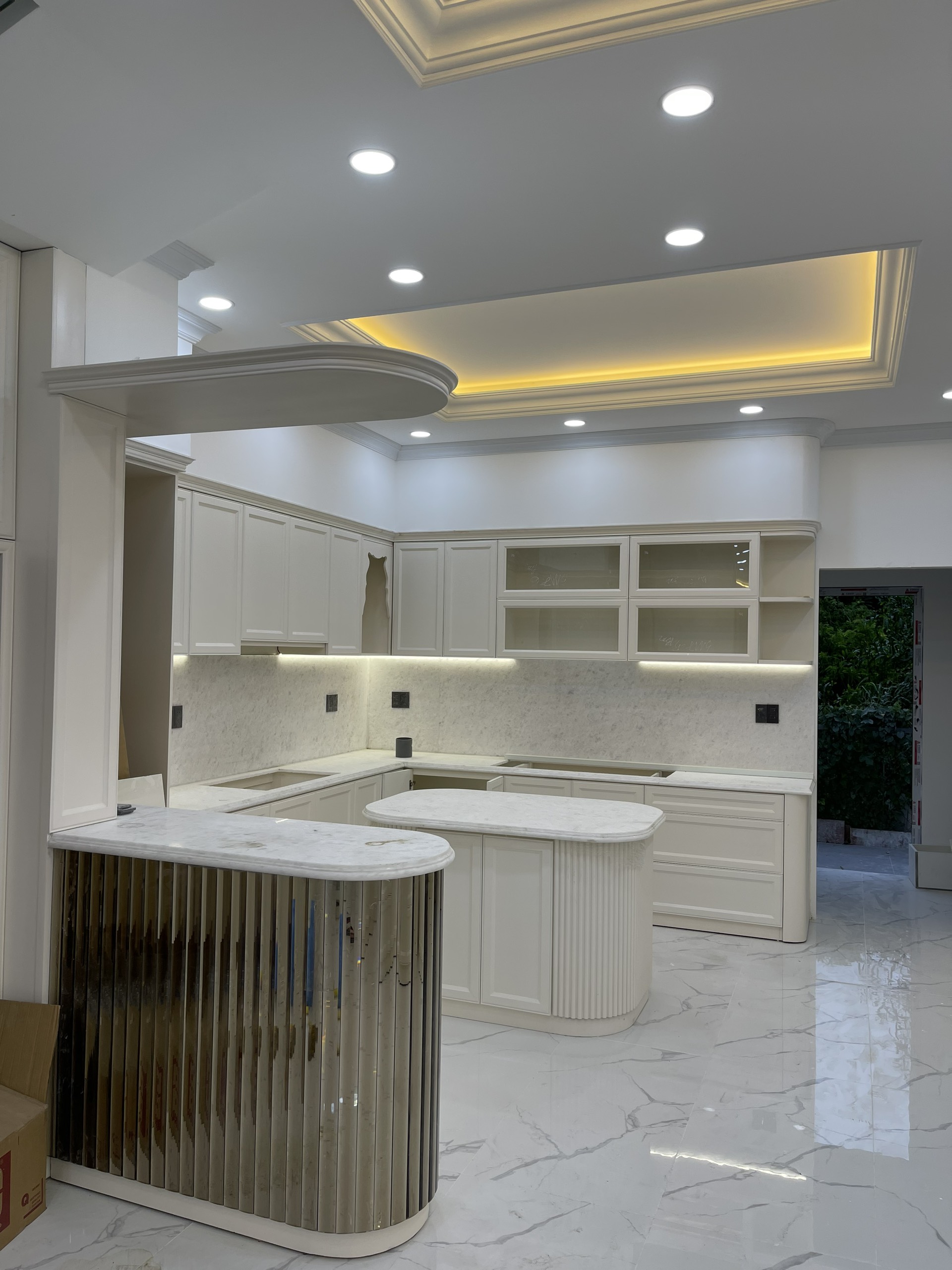 xưởng gỗ tại quận 7 tphcm chuyên nghiệp đang gia công gỗ
